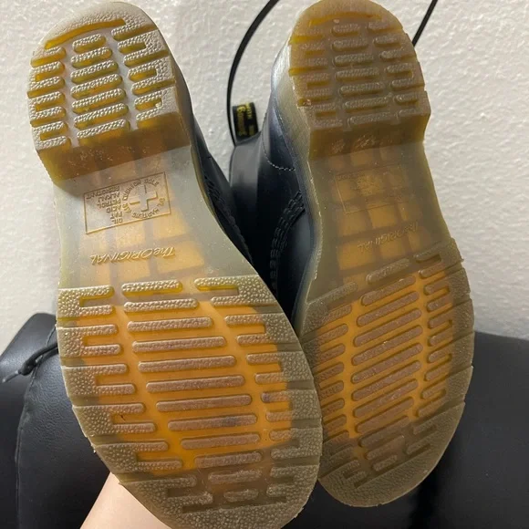 100% AUTHENTIC DR MARTENS SIZE 5!!! - Picture 2 of 8
